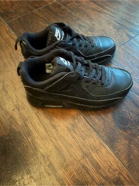 Nike Black Low-Top Athletic Sneakers